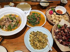 -老滇山寨•云南特色菜•地方菜•民族风情歌舞表演(金碧店)