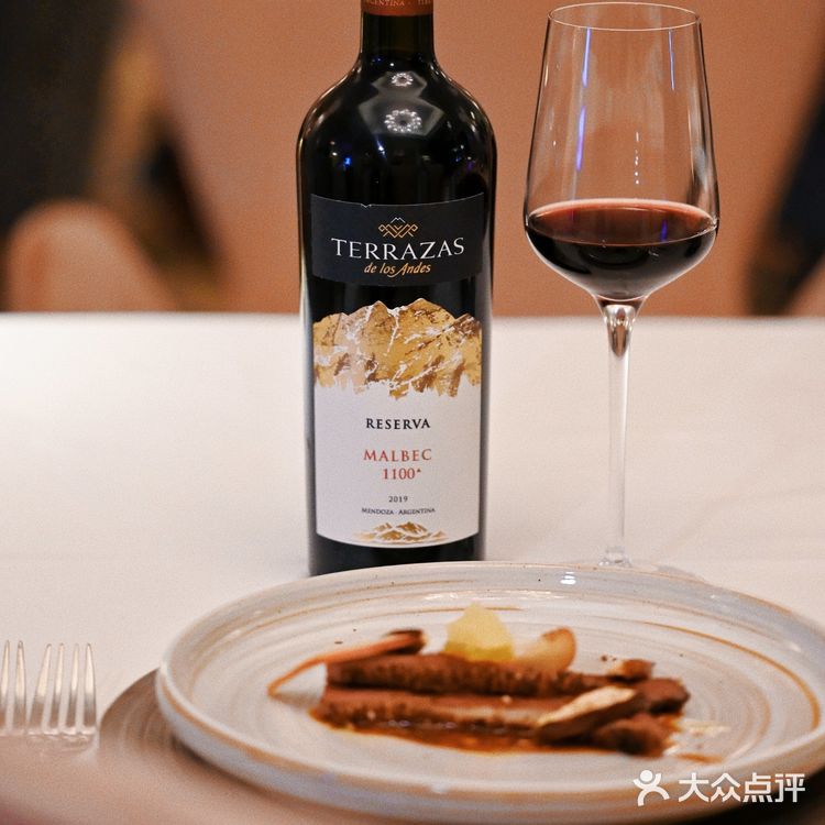 提前预订了TERRAZAS台阶红酒和酒店合作菜单