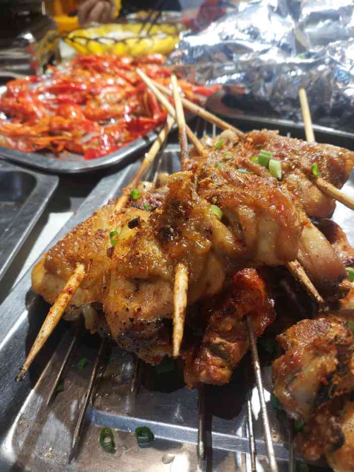 岳阳三毛烧烤(省府店)-"踢完球跟朋友过来坐一下聚一聚,因为近所以.