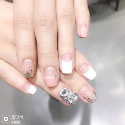 -RnD瑷缇专业美甲美睫