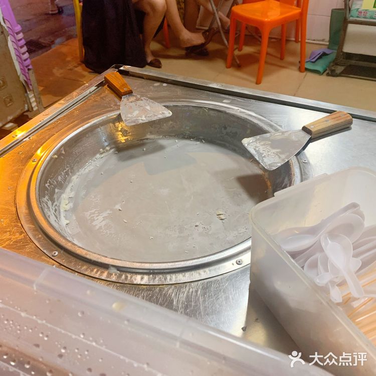 拔草网红甜品店[加油]