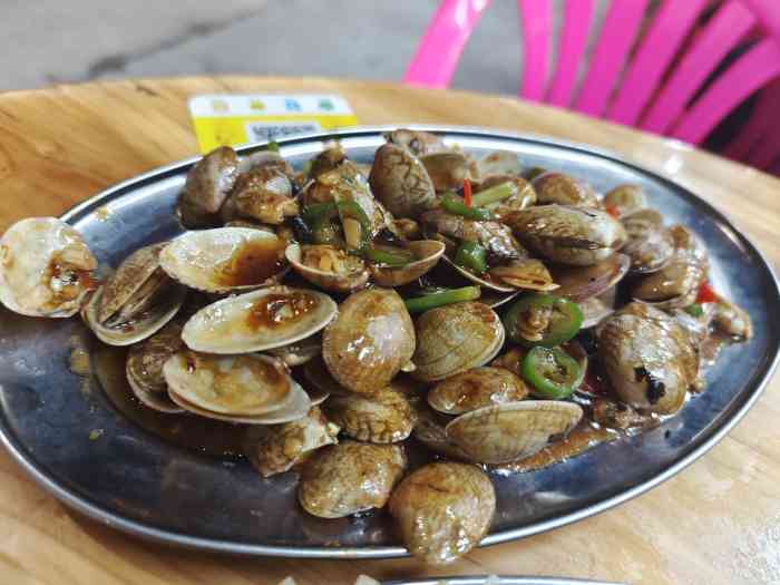 晚上想吃宵夜,打开大众点评推荐的一个大排档,果然没有让我们失望,要