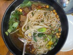 -爆炸头阿姨小四川正宗川味小吃(无任何分店)