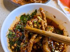 筷子牛肉-九尺赵老四鲜鹅肠火锅