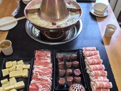 -果松木炭酸菜铜火锅·外婆参鸡汤