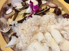 -老牌坊云南鱼豆花火锅(哈西万达店)