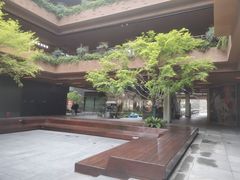 -瑞虹新天地月亮湾