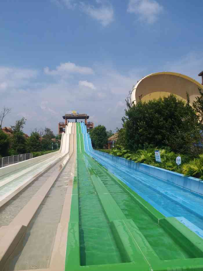 龙水湖水乐园-"还可以,就是有些要玩的那个要自己搬那个上.