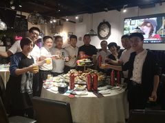 店内布置-日进一片海.生腌海鲜火锅.宵夜烧烤(三里屯总店)