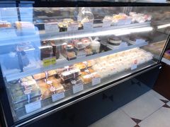 面包甜点陈列柜-红宝石·鲜奶小方·海派西点房(金杨店)
