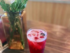 莓莓-彳亍咖啡·这里(水湾路店)