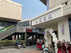 -朱家角影剧院-地面停车场