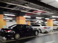 -磐基中心-停车场
