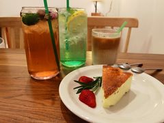 -花苑里咖啡(威远店)