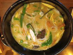 -银米·云南传统过桥米线(双廊黑金冠店)