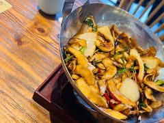 一锅菌香-滇越乘象云南餐厅(次渠店)