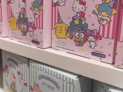 -名创优品(北京新中关购物中心地铁层店)