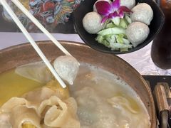 -鲜入围煮花胶鸡海鲜火锅