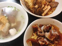 -松树干拌面店