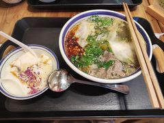 -云阿蛮云南生烫牛肉米线(奉贤路店)