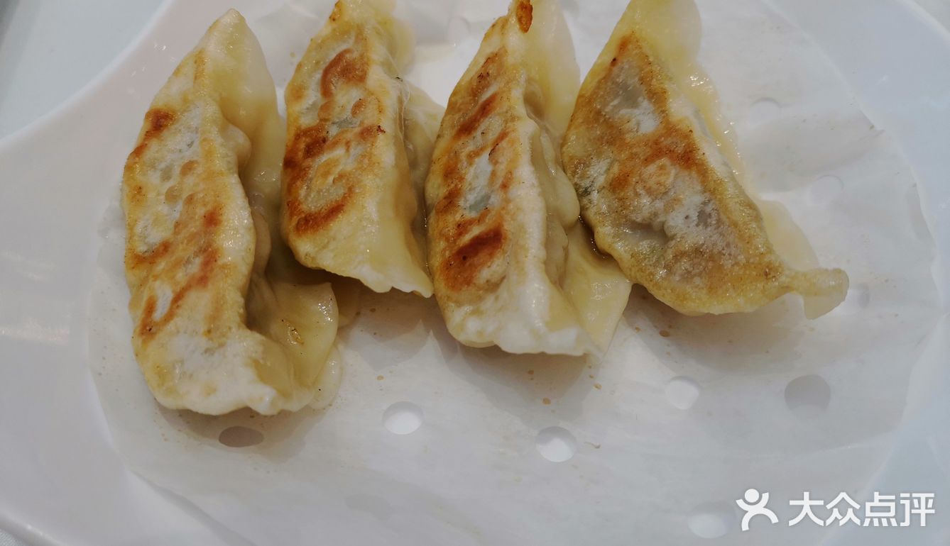 周日去的时候还要拿号等位，比较旺场