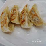 周日去的时候还要拿号等位，比较旺场