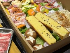 -山野的朋友露营炭火烤肉