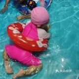 学会游泳的孩子真棒。