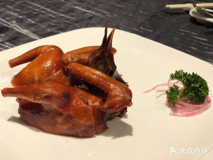 玻璃乳鸽