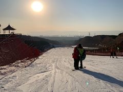 -采薇庄园四季滑雪场