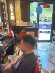 -东方先生国潮男士理发馆