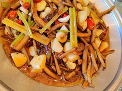 干煸茶树菇-渔公码头·九龙湾国际饭店