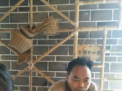 -湘西小馆(滨河路店)