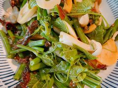 丝瓜尖拌菌菇-中8楼风尚云南菜(颐堤港店)