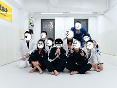 -菠萝格斗巴西柔术训练馆