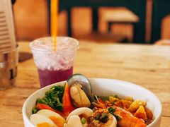 -Chom Cafe and Restaurant