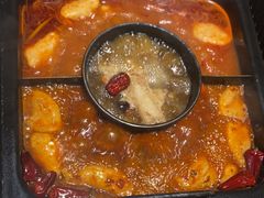 -老牌坊云南鱼豆花火锅(哈西万达店)