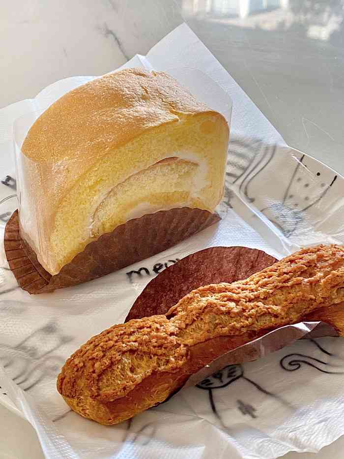 blue洛兰西点(苗栗路店)-"[薄荷]环境:苗栗路上的小店,路过不易.