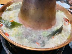 -果松木炭酸菜铜火锅·外婆参鸡汤