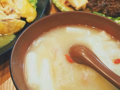 印尼花膠湯班蘭雞粉皮-班兰叶印尼美食