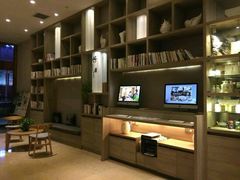 书吧-西安大雁塔科技大学地铁站亚朵酒店