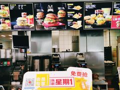 -麦当劳(展览路店)