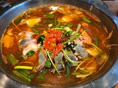 -野山舂·贵州现舂酸汤火锅(鸿通城店)