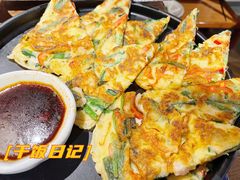 海鲜葱饼-明洞阿姨·韩式酱蟹烤肉·创意料理(三元桥店)