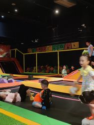 -蹦蹦跳跳(新奥购物中心店)