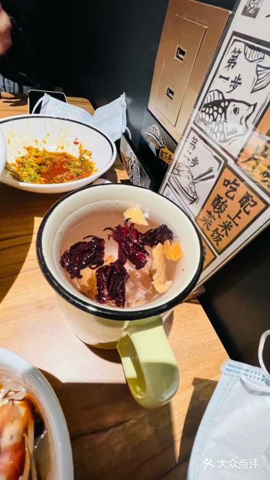 太二酸菜鱼(济南万象城店)陈皮洛神花茶图片