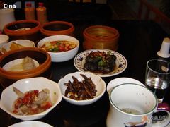 请注意桌上的半杯白酒-火宫殿(五一大道分店)