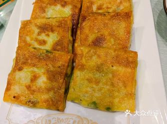 让人仿佛置身于青州古城。菜品那叫一个地道，特色炒鸡