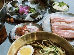 -围炉肉舍•炭烤活鳗•丹东海鲜烤肉(步行街店)