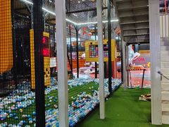 -嗨翻Hi-Fun竞技主题乐园·蹦床团建生日轰趴(荆川 国光1937店)